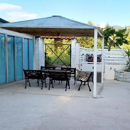 펜션 Diomidi's House